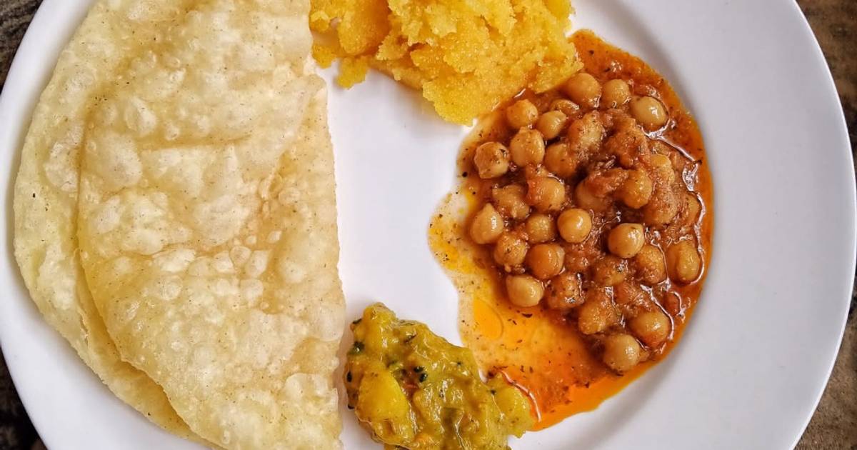 Halwa Puri ( 2 Puri )